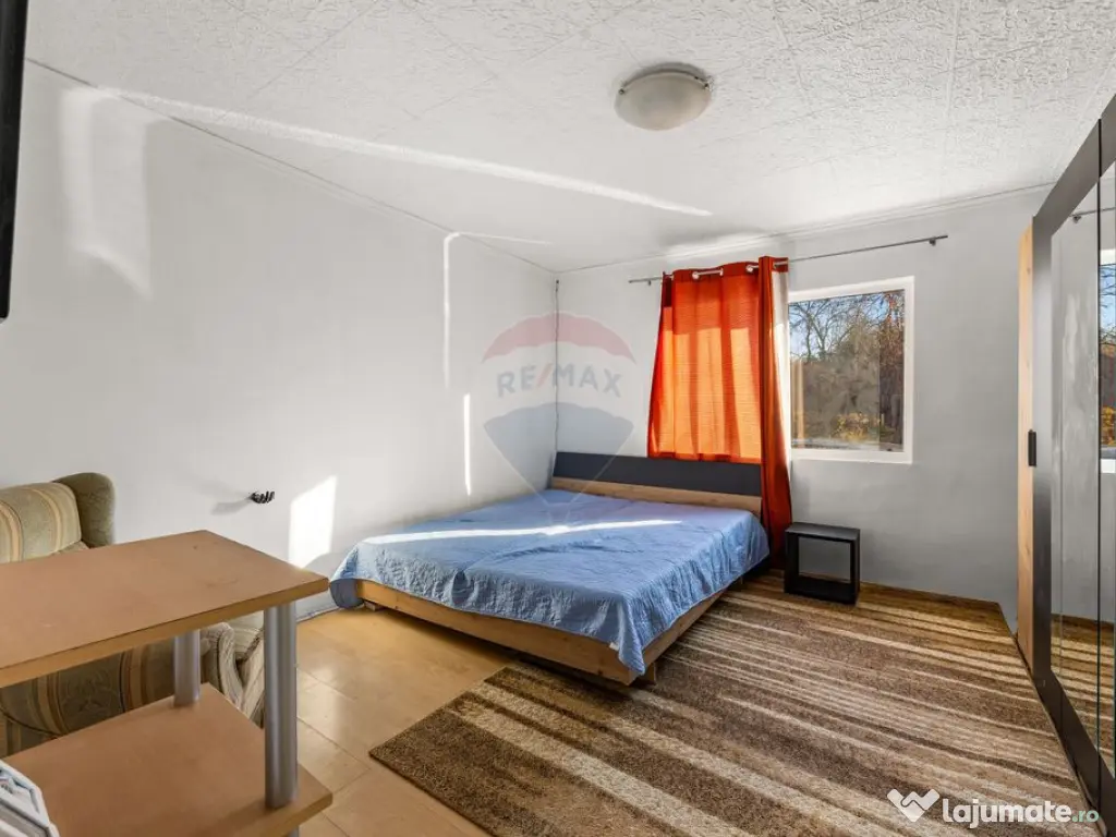 Casă cu 5 camere in Barzava 