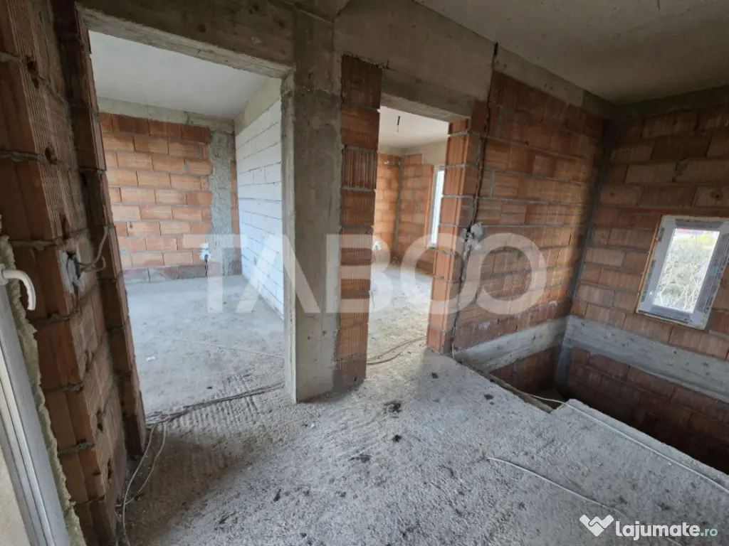 Casa tip duplex de vanzare 120 utili teren 300 mp Sura Mica