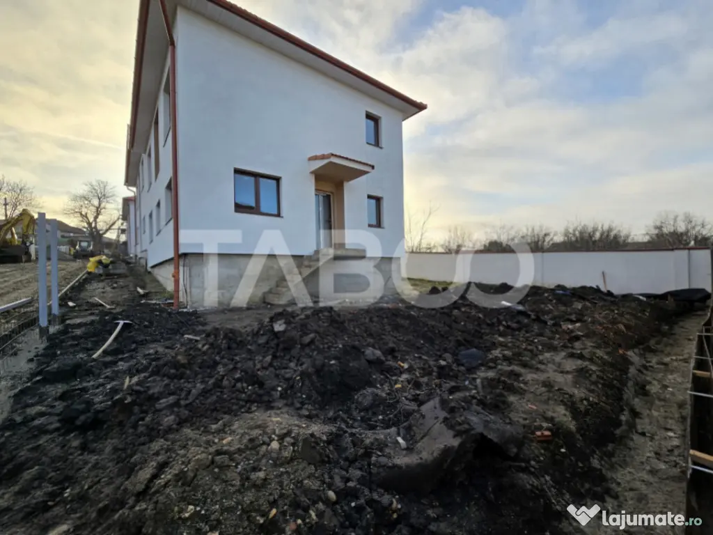 Casa tip duplex de vanzare 120 utili teren 300 mp Sura Mica