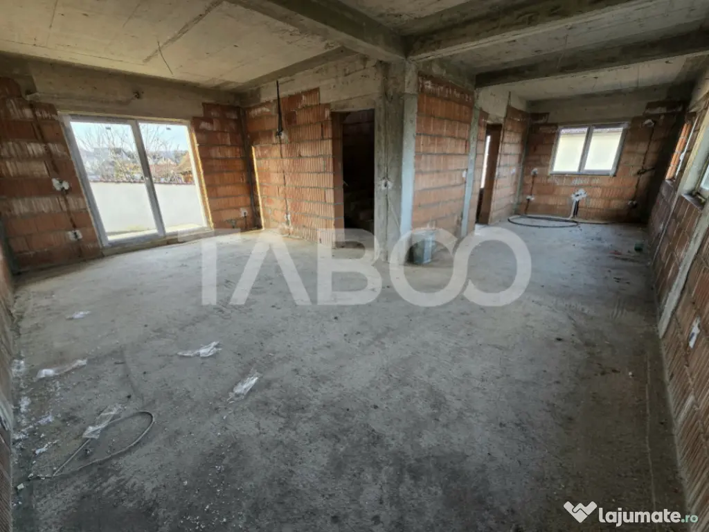 Casa tip duplex de vanzare 120 utili teren 300 mp Sura Mica