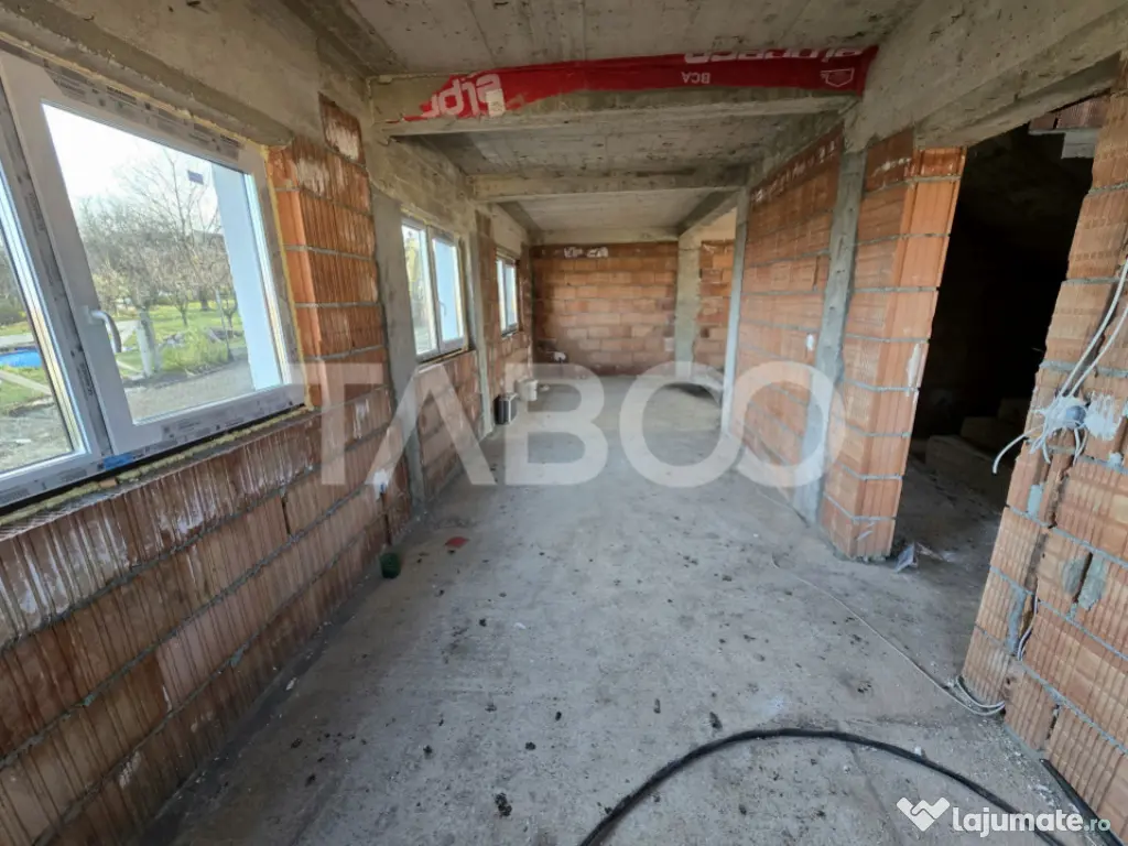 Casa tip duplex de vanzare 120 utili teren 300 mp Sura Mica