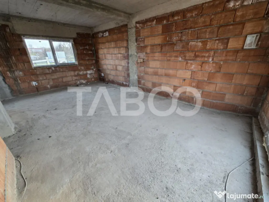 Casa tip duplex de vanzare 120 utili teren 300 mp Sura Mica