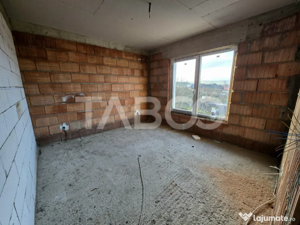 Casa tip duplex de vanzare 120 utili teren 300 mp Sura Mica