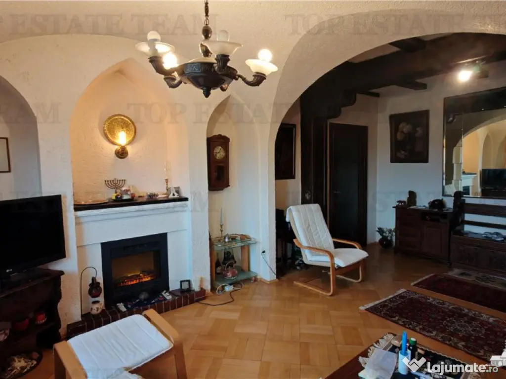 Apartament de 3 camere ultracentral, 2 intrari, lift cu acce