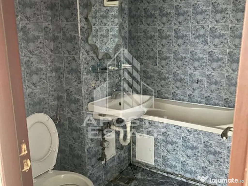 Apartament 3 camere, centrala proprie, zona Dambovita.