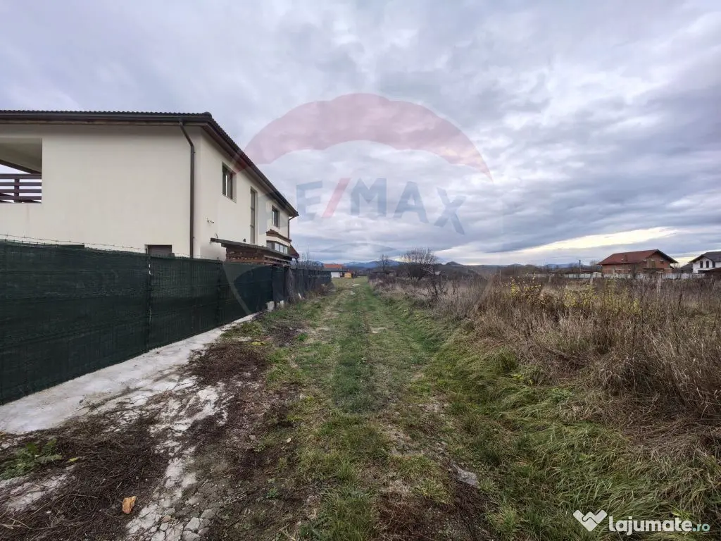 Teren de vanzare in Sacalaseni - zona case noi langa Moar... 