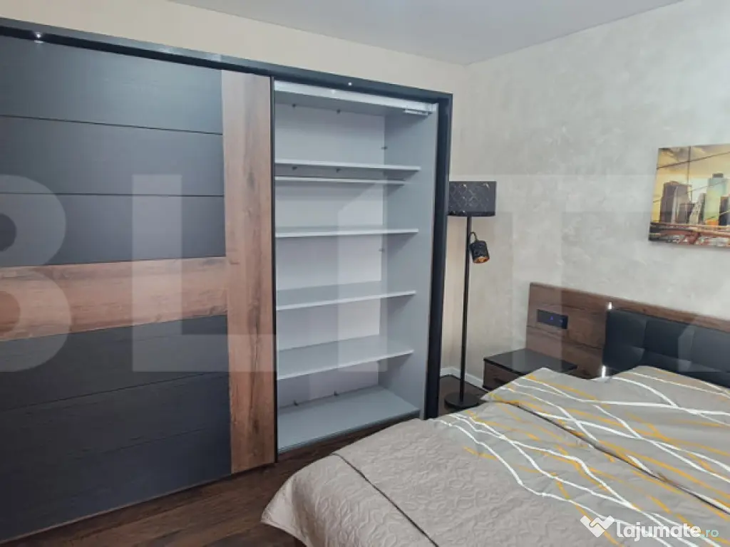 Apartament cu 3 camere, etaj 1/4, zona Sportului, cu parcare