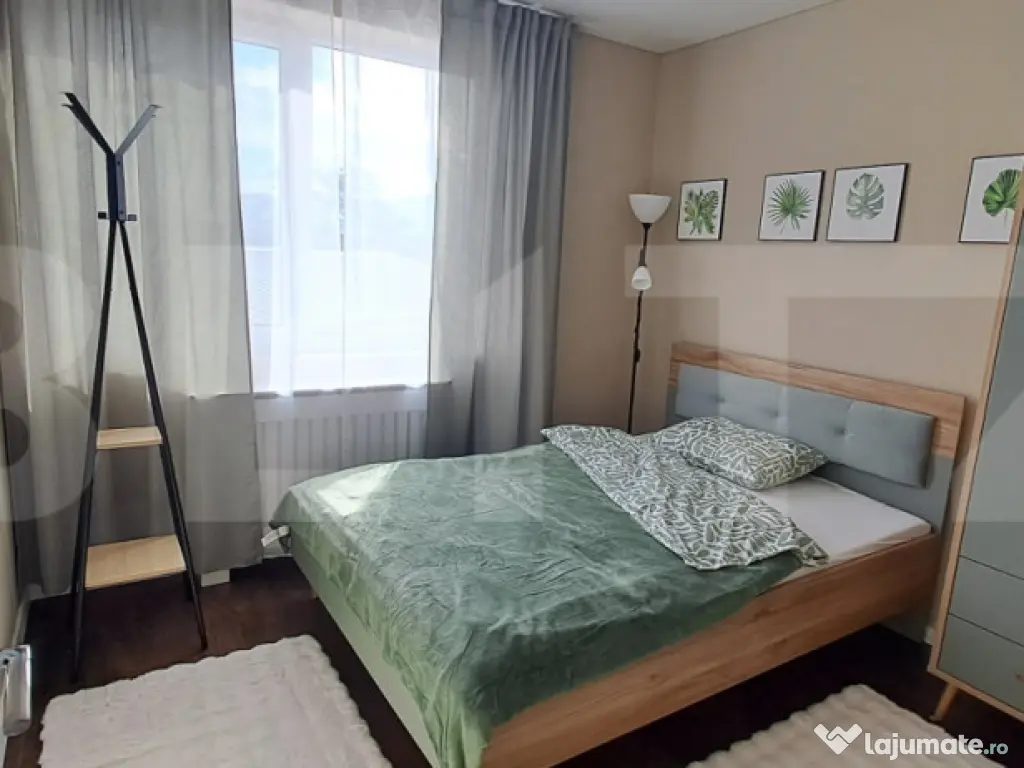 Apartament cu 3 camere, etaj 1/4, zona Sportului, cu parcare