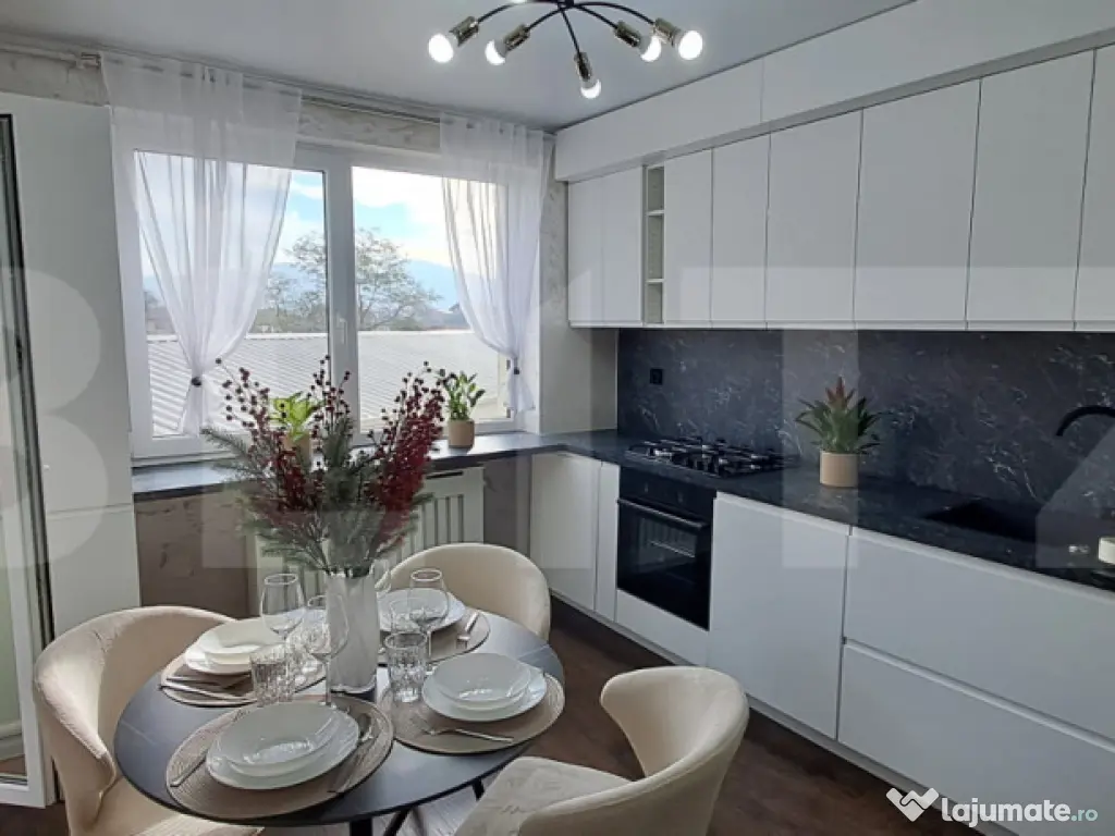 Apartament cu 3 camere, etaj 1/4, zona Sportului, cu parcare