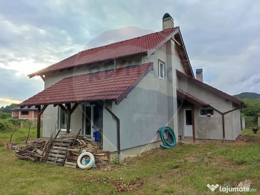 CASĂ DE VÂNZARE în Tăuții Măgherăus