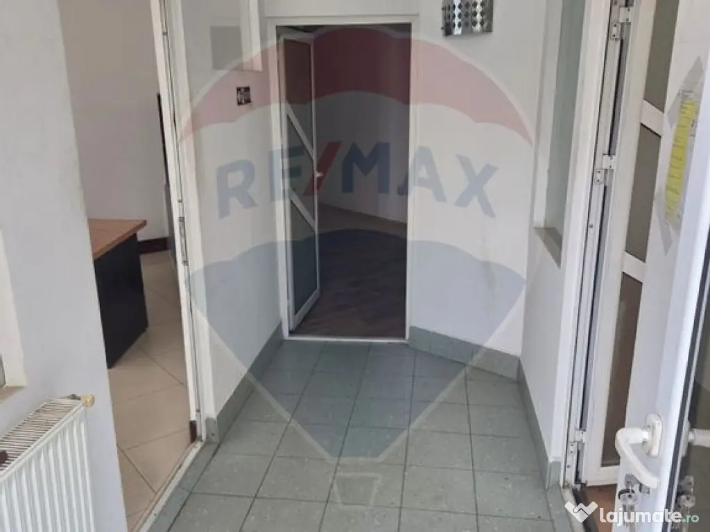 Ansamblu casa de locuit, hala productie ,spatiu de birour...