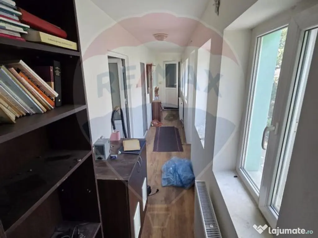 Ansamblu casa de locuit, hala productie ,spatiu de birour...