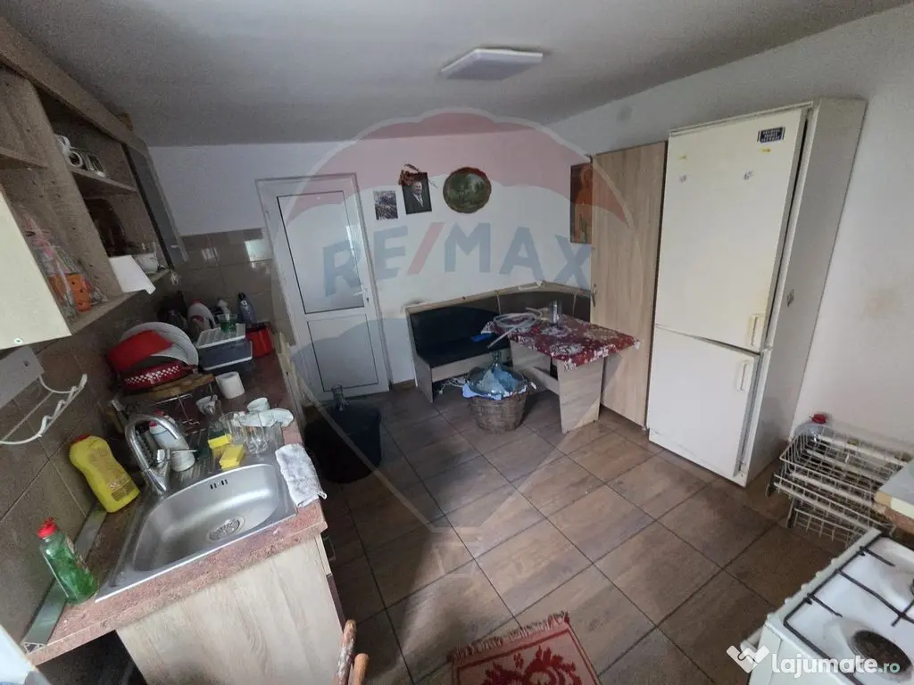 Ansamblu casa de locuit, hala productie ,spatiu de birour...