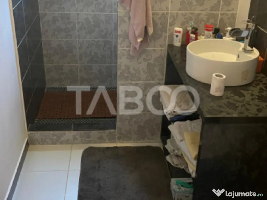 Apartament spatios de vanzare cu terasa si gratar in Arhitec