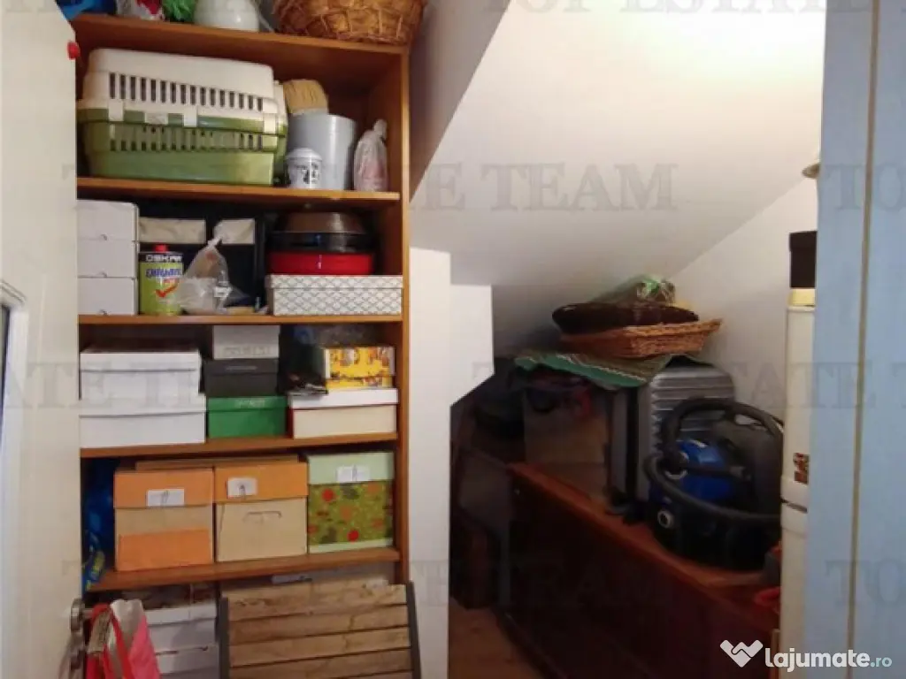 Apartament 2 camere zona Titan, curte proprie 37mp in vila 