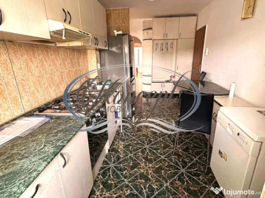 Apartament spatios si luminos cu priveliste spre oras, zona