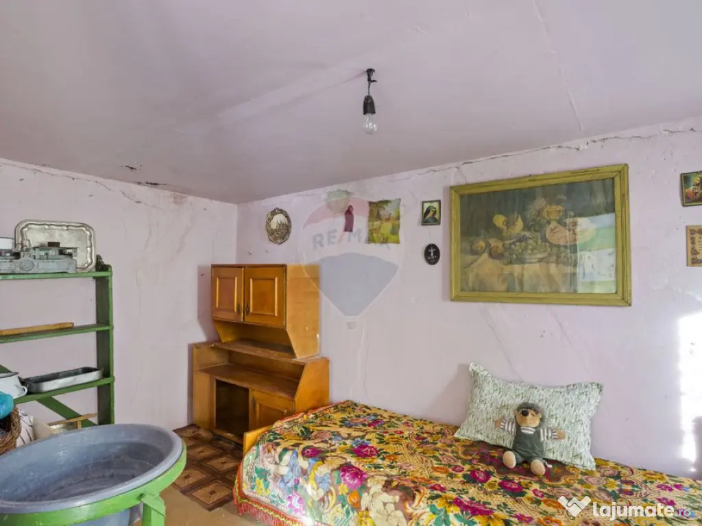 Casă de vanzare, pozitie excelenta, la intrare in Loc. G... 