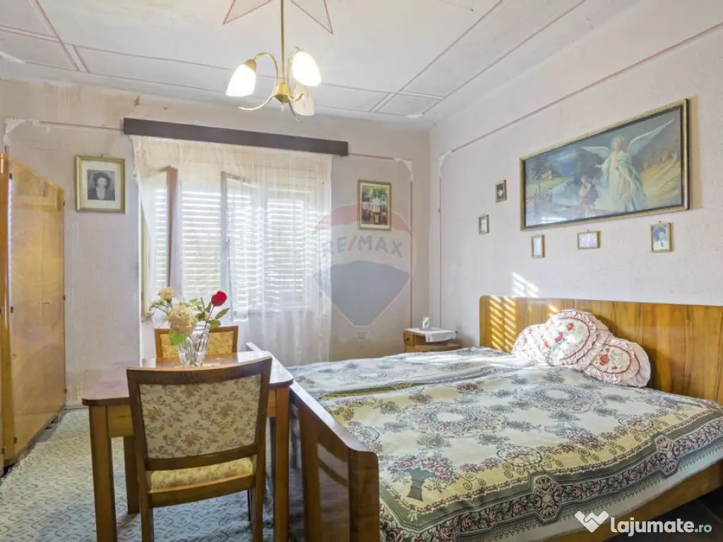 Casă de vanzare, pozitie excelenta, la intrare in Loc. G... 