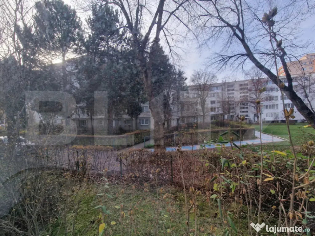 Apartament cu 3 dormitoare, 2 bai, boxa mare, parter inalt,