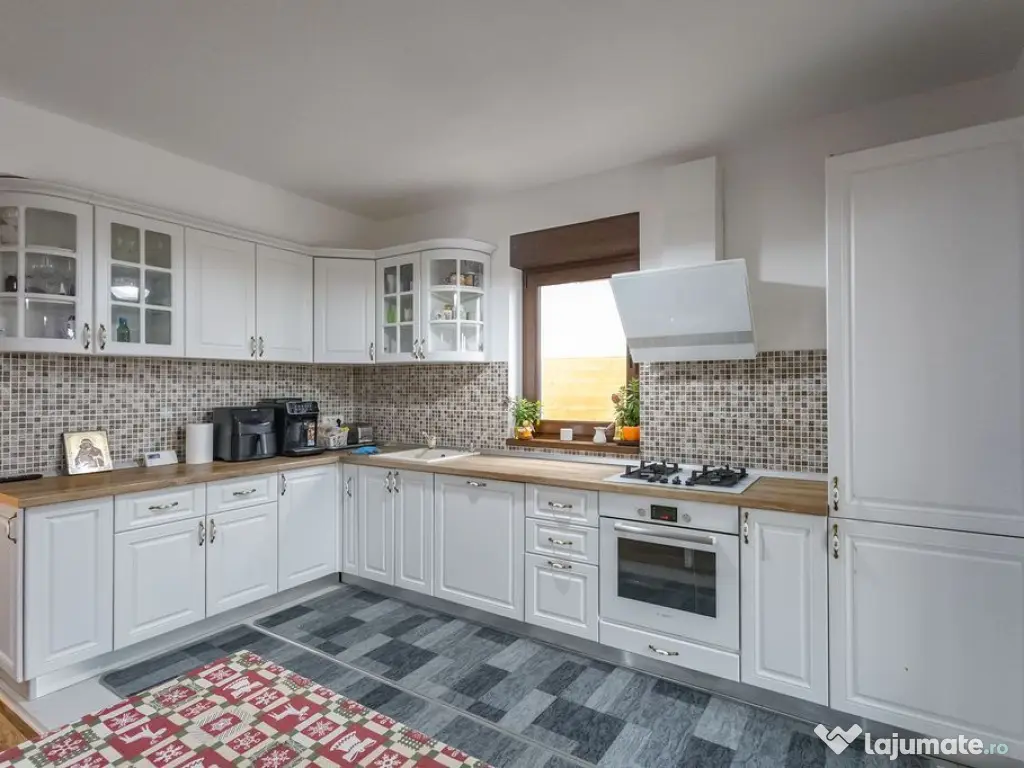 Casa individuala la pret de duplex langa padure | Comisio... 