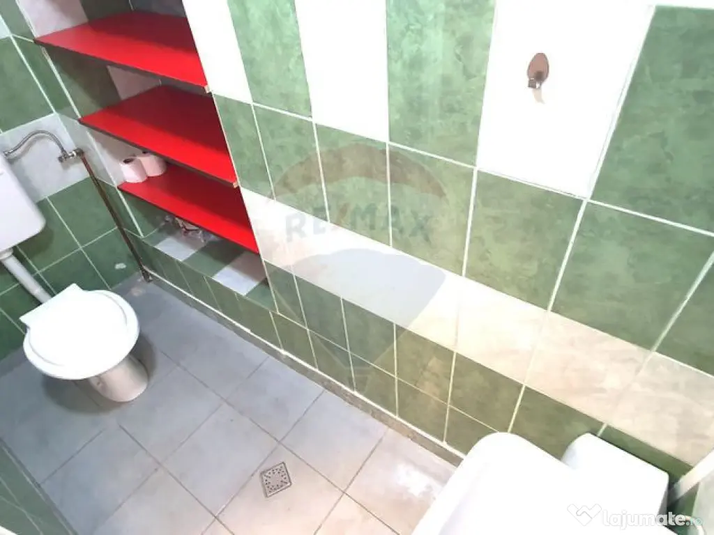 Spațiu comercial 75 mp Piata Catedralei. Vitrină si acc... 