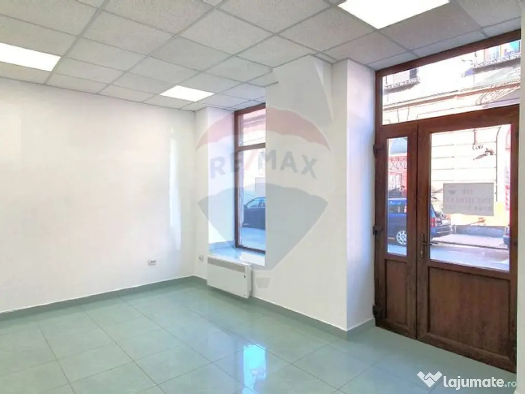 Spațiu comercial 75 mp Piata Catedralei. Vitrină si acc... 