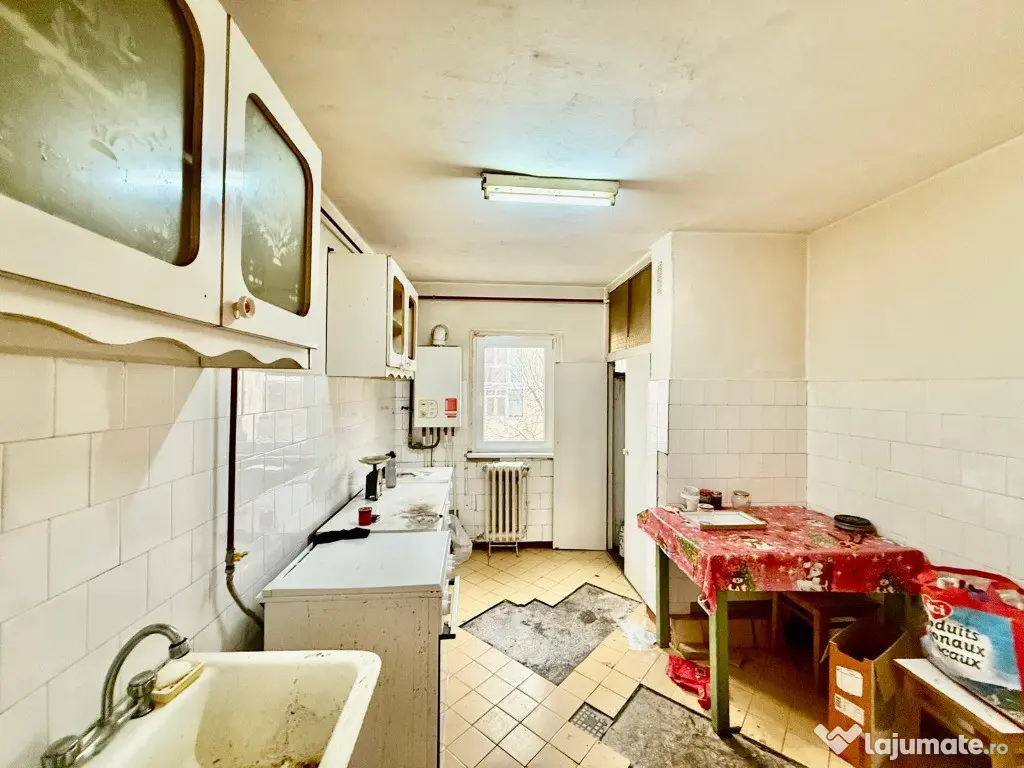 Apartament 3 camere, decomandat,etaj 2 + Garaj, Ioan Corvin 