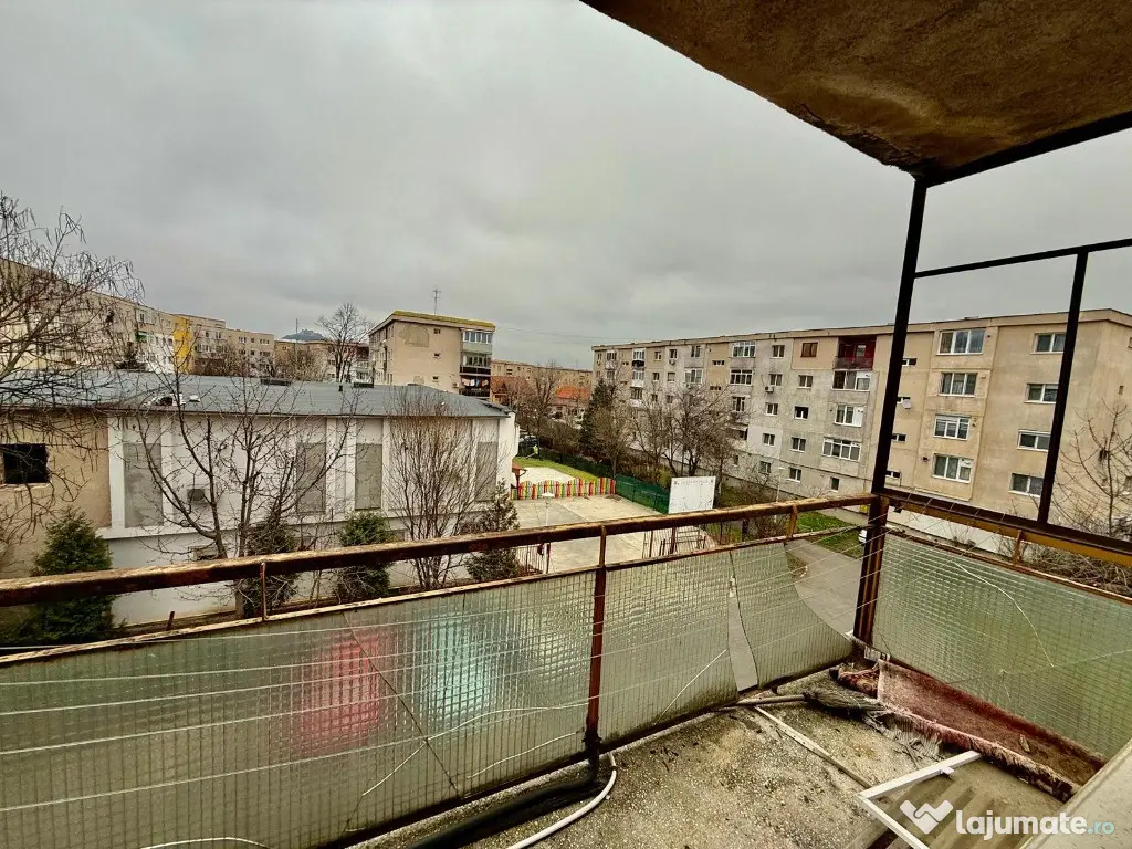 Apartament 3 camere, decomandat,etaj 2 + Garaj, Ioan Corvin 