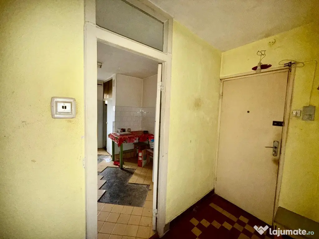 Apartament 3 camere, decomandat,etaj 2 + Garaj, Ioan Corvin 