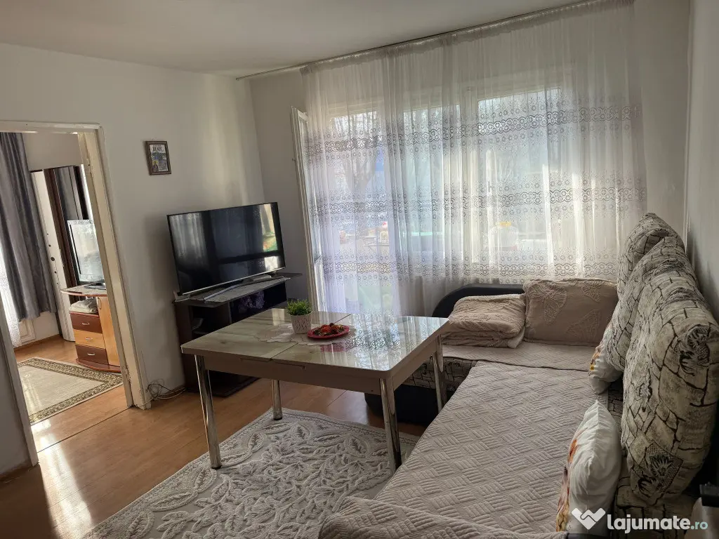 Apartament 3 camere,semidecomandat - zona Astra