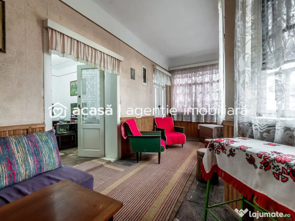 Casă + livadă tânără + curte 2.500 mp în Dorobanți 