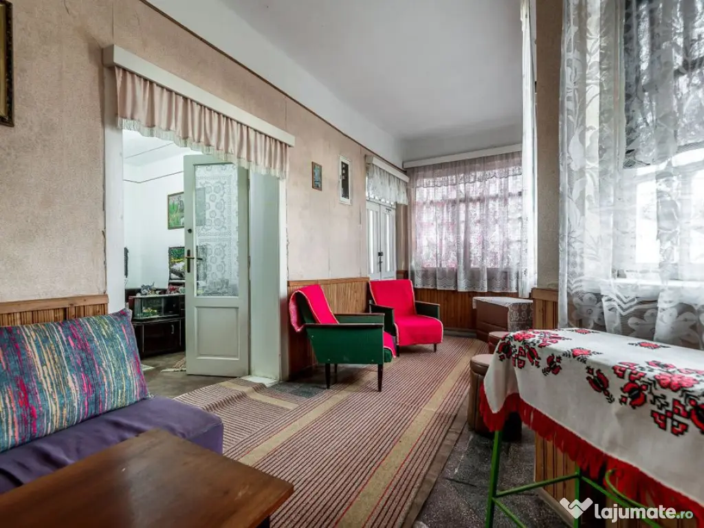 Casă cu livadă + curte 2500 mp în Dorobanți 