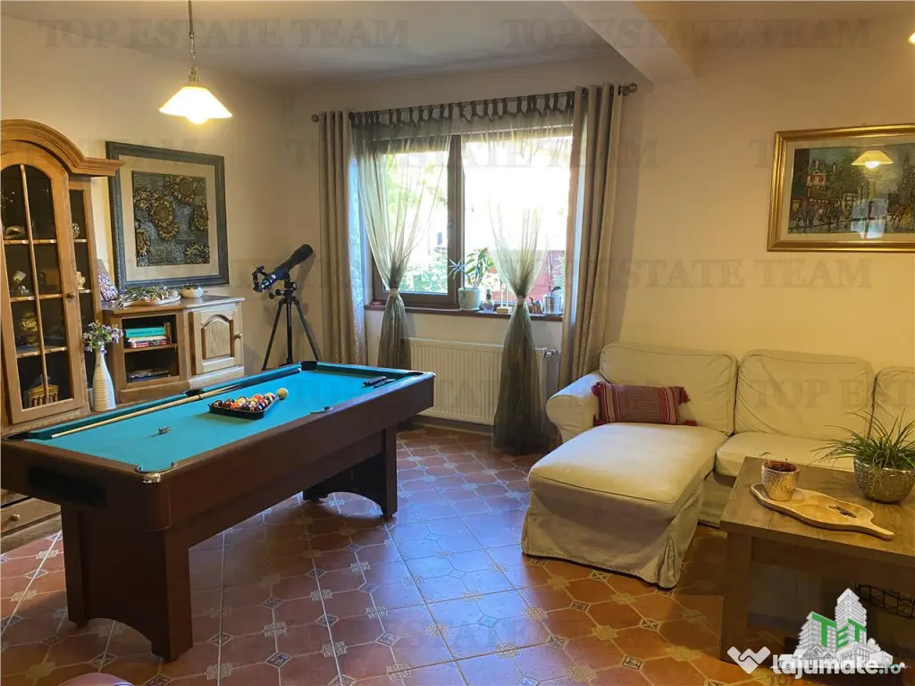 Vila spatioasa cu 3 apartamente in Fundeni Dobroiesti 