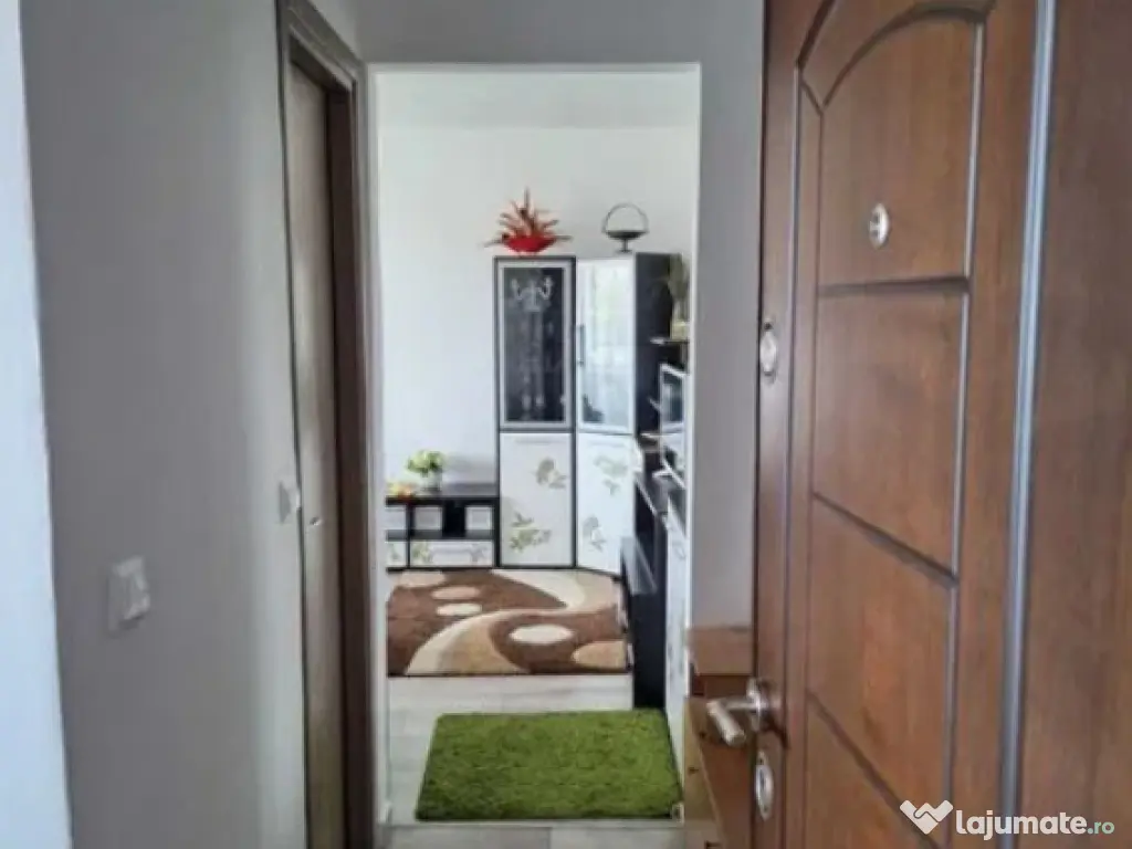 Apartament 2 camere, semidecomandat - zona Astra