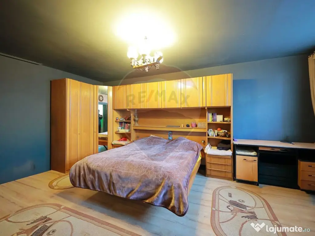 Casă Evreiască de Vânzare, Singur în Curte în zona U... 