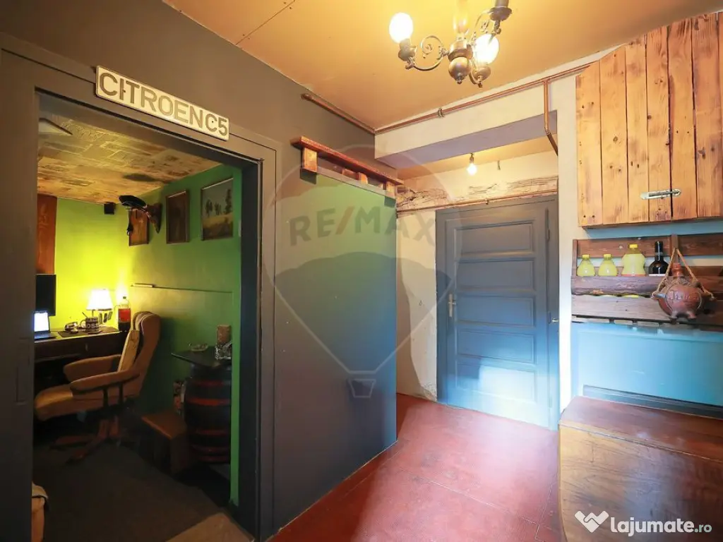 Casă Evreiască de Vânzare, Singur în Curte în zona U... 