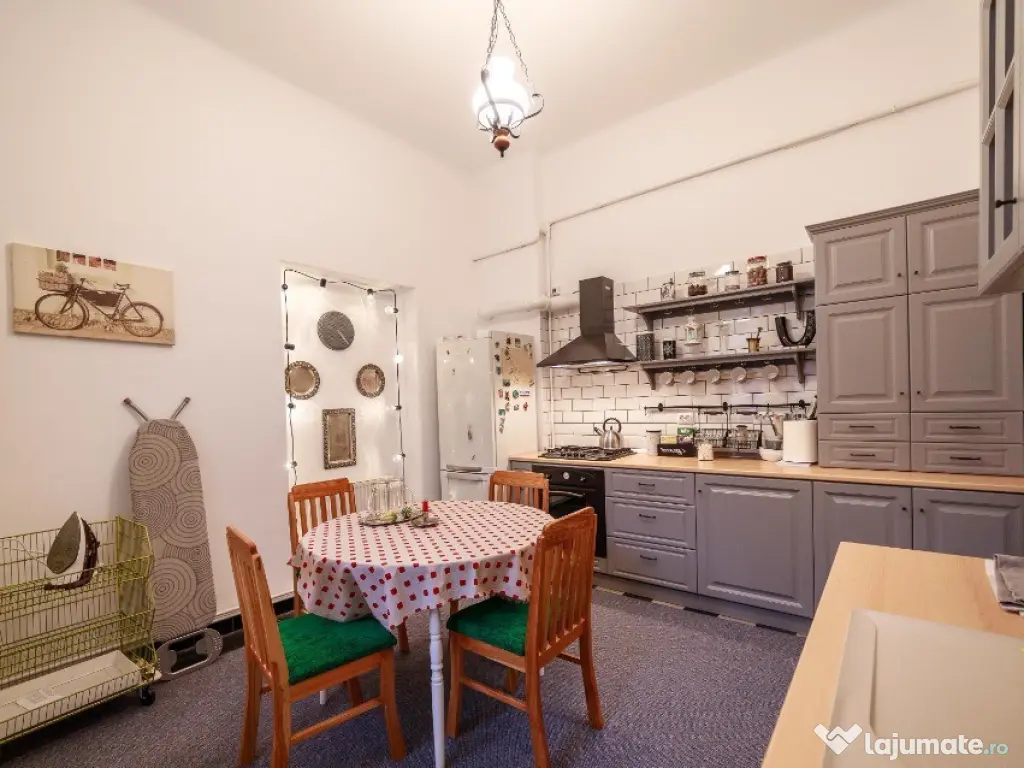 Apartament cu 4 camere, suprafata de 135 mp, garaj si beci i 