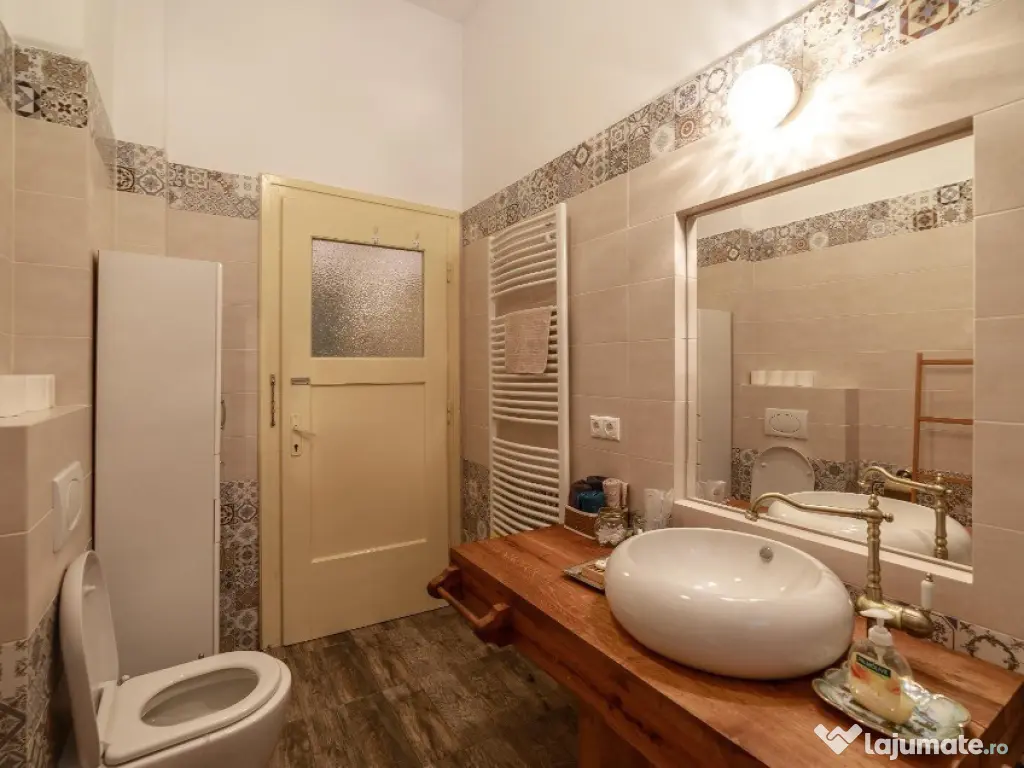 Apartament cu 4 camere, suprafata de 135 mp, garaj si beci i 