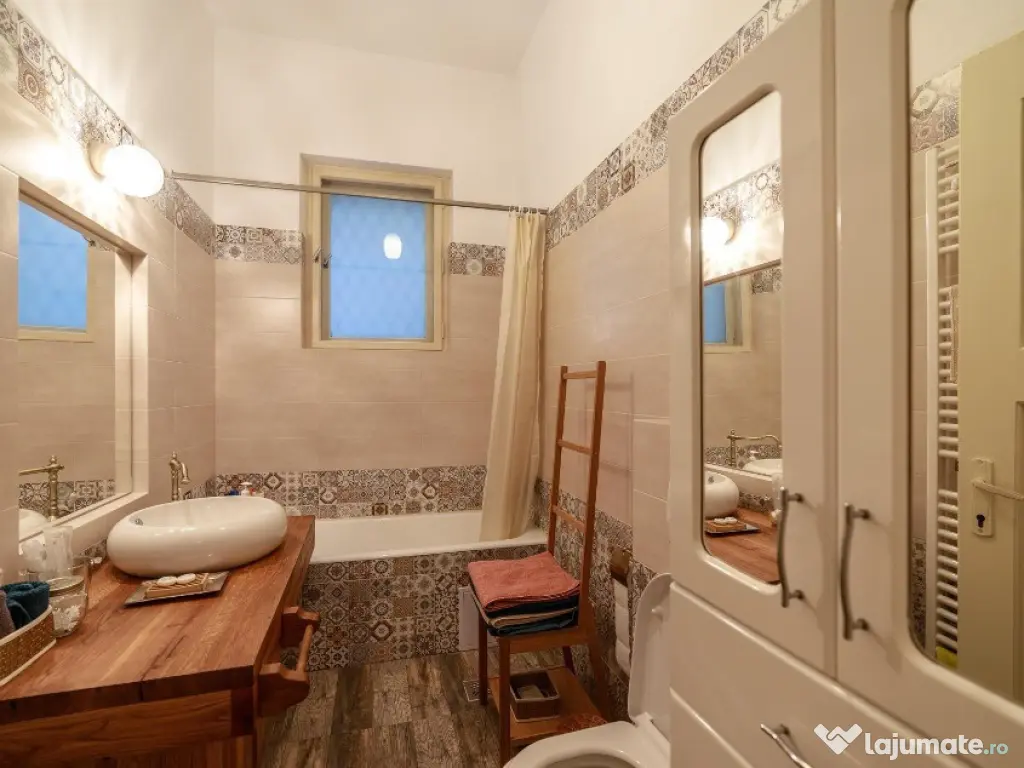 Apartament cu 4 camere, suprafata de 135 mp, garaj si beci i 