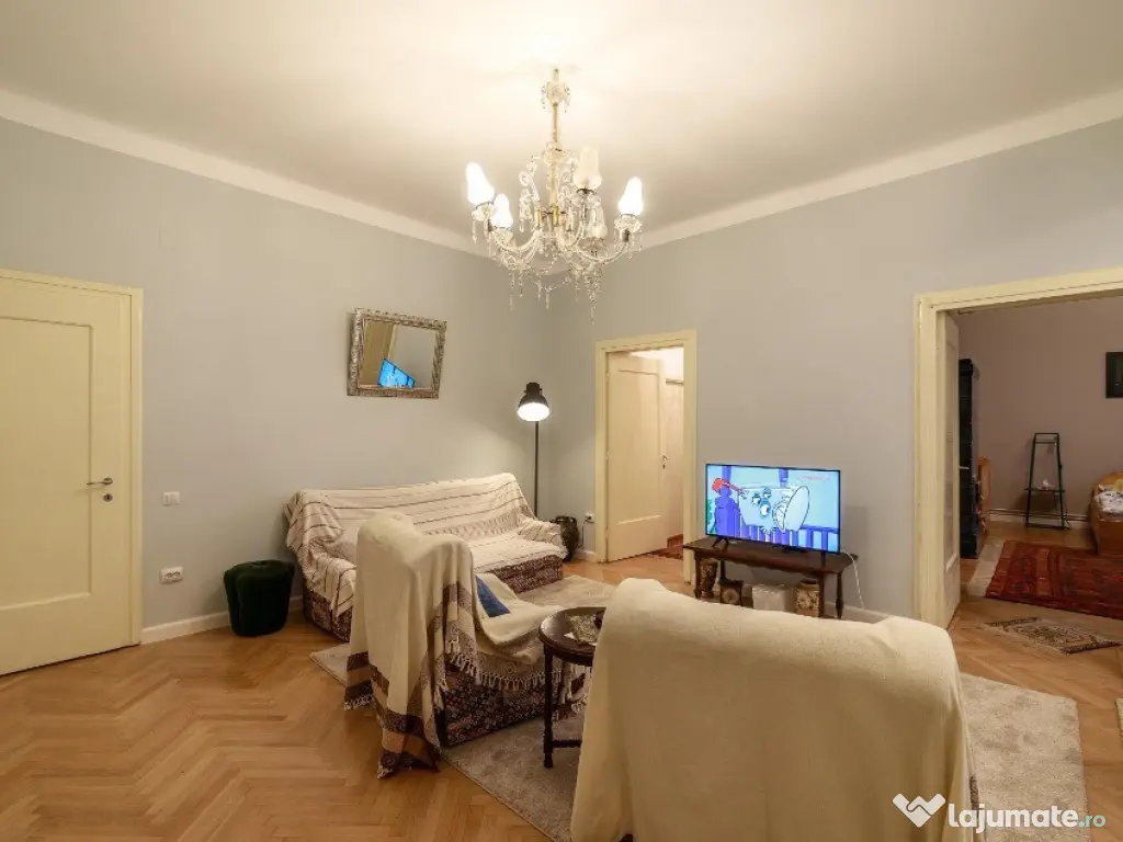 Apartament cu 4 camere, suprafata de 135 mp, garaj si beci i 