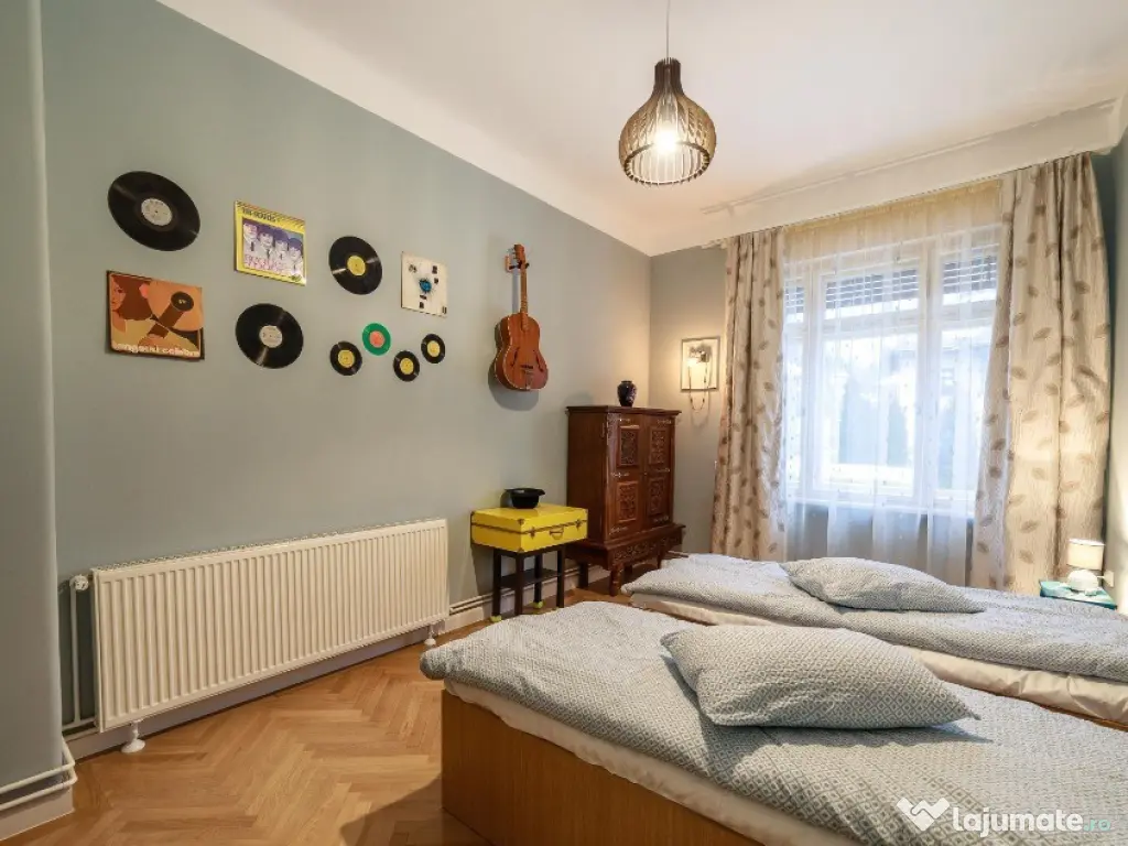 Apartament cu 4 camere, suprafata de 135 mp, garaj si beci i 