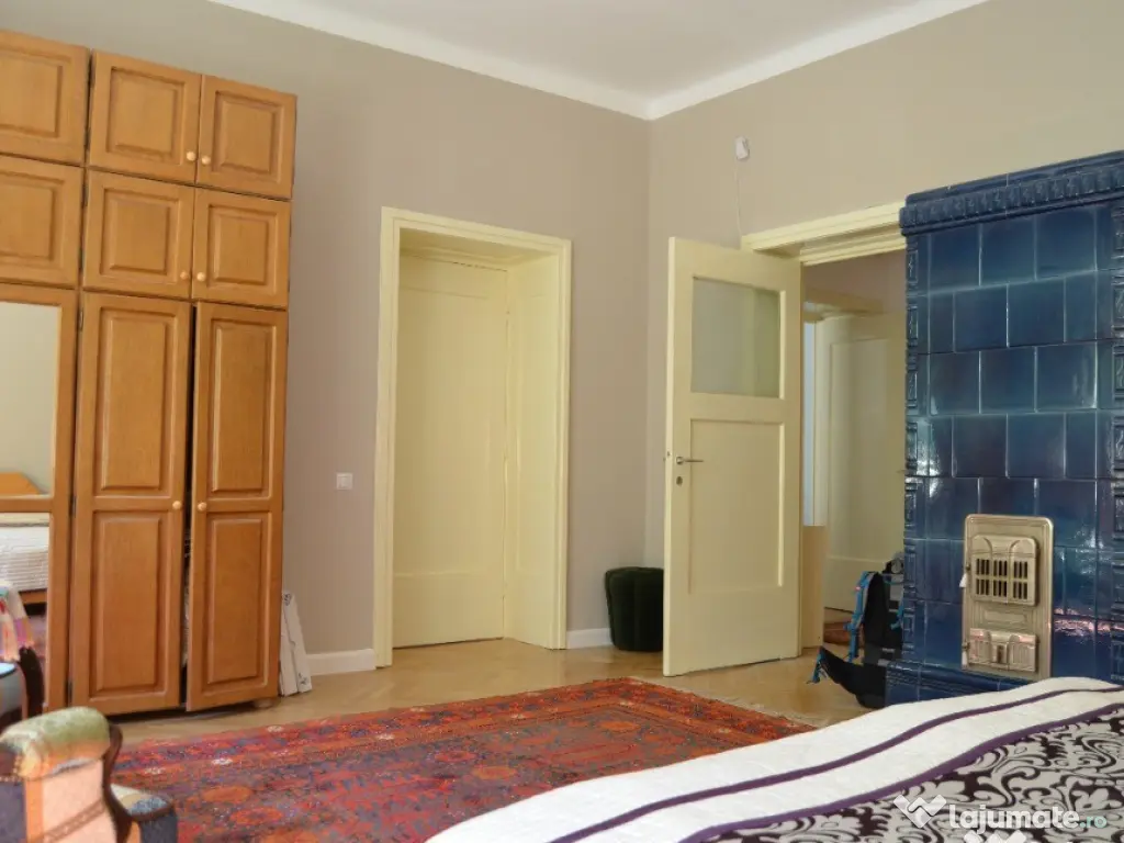 Apartament cu 4 camere, suprafata de 135 mp, garaj si beci i 