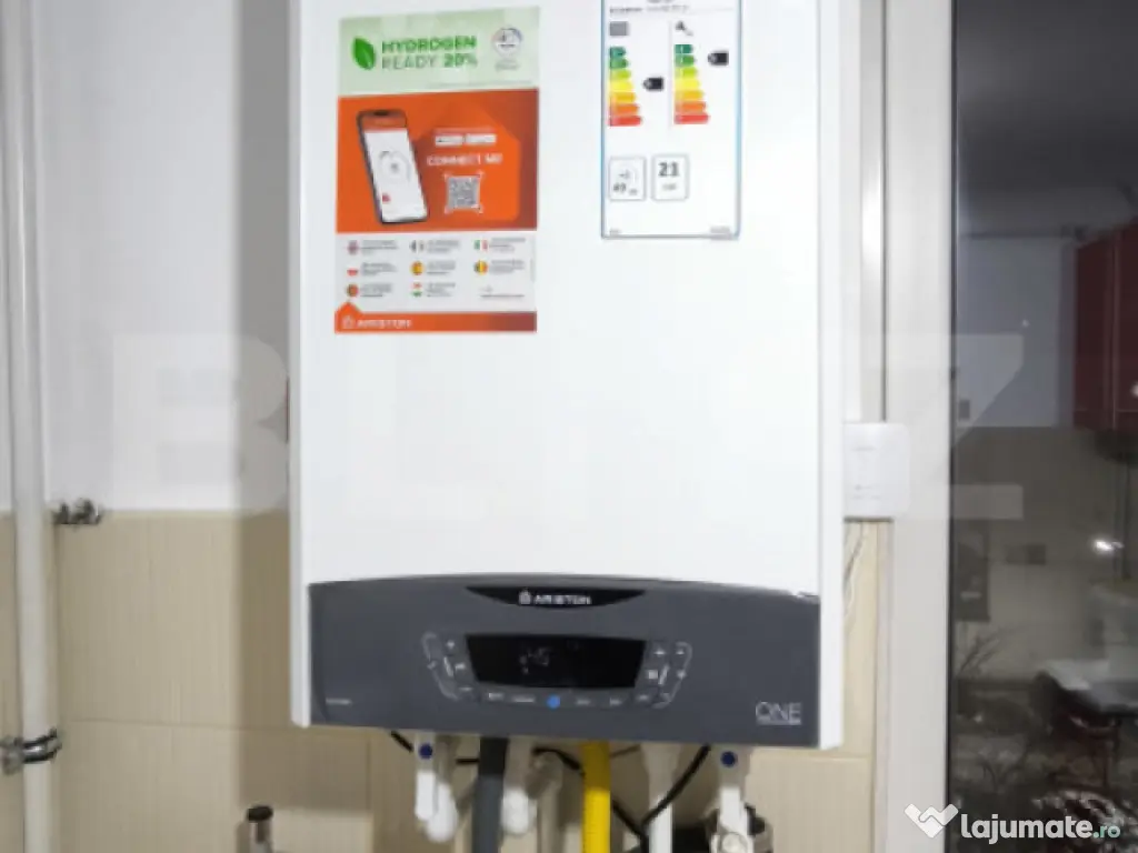 Apartament 2 camere, decomandat, etaj intermediar, zona Poli