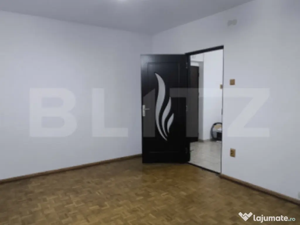 Apartament 2 camere, decomandat, etaj intermediar, zona Poli