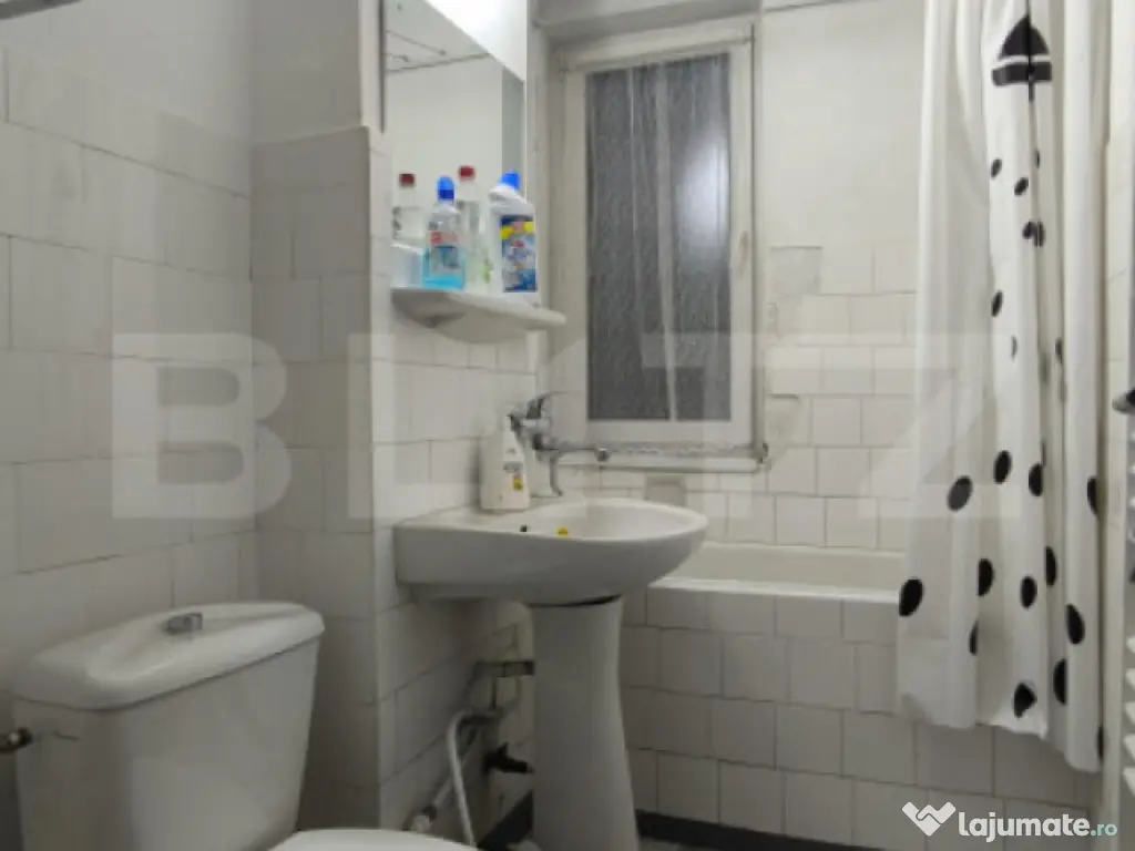 Apartament 2 camere, decomandat, etaj intermediar, zona Poli
