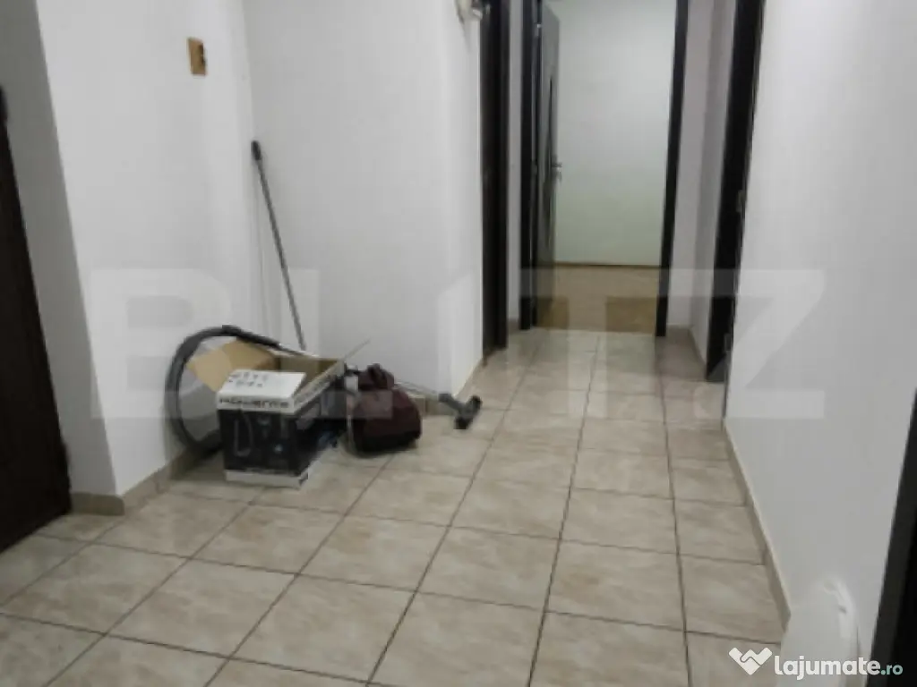 Apartament 2 camere, decomandat, etaj intermediar, zona Poli