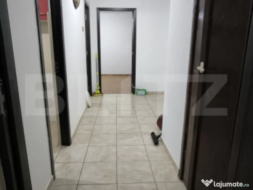 Apartament 2 camere, decomandat, etaj intermediar, zona Poli