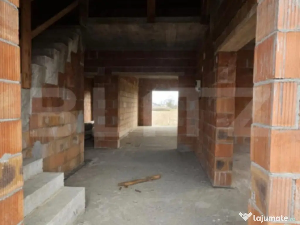 Casă de vânzare 400mp– Halmeu | teren generos de 27 arii