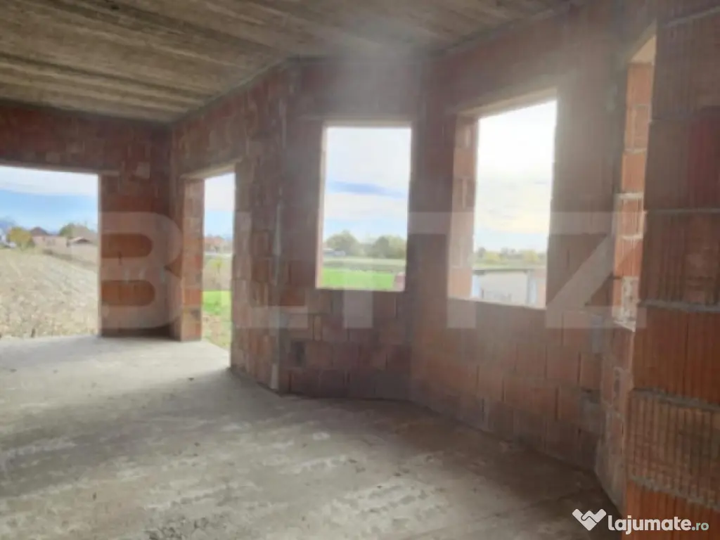 Casă de vânzare 400mp– Halmeu | teren generos de 27 arii