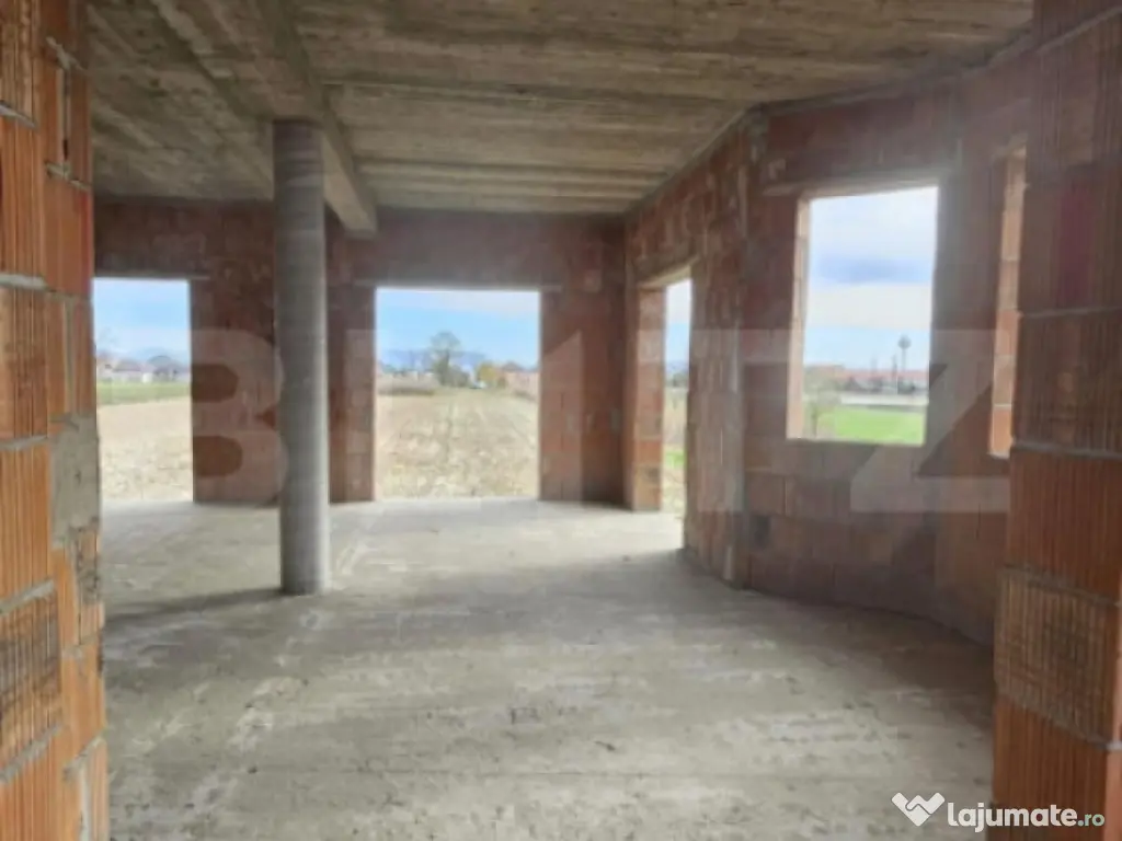 Casă de vânzare 400mp– Halmeu | teren generos de 27 arii